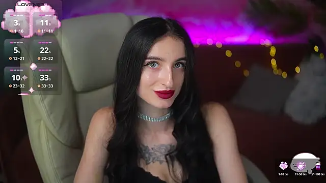 Snapshot of EmilyyMoon chatting on June 2026 01:35:01 PM EmilyyMoon online show from June 2026 01:35:01 PM