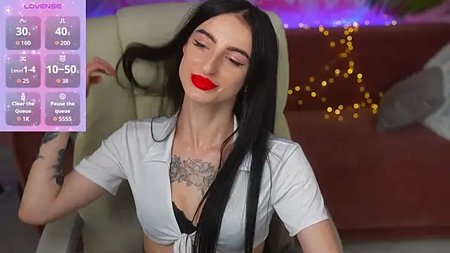 Snapshot of EmilyyMoon chatting on June 2026 01:15:01 PM EmilyyMoon online show from June 2026 01:15:01 PM