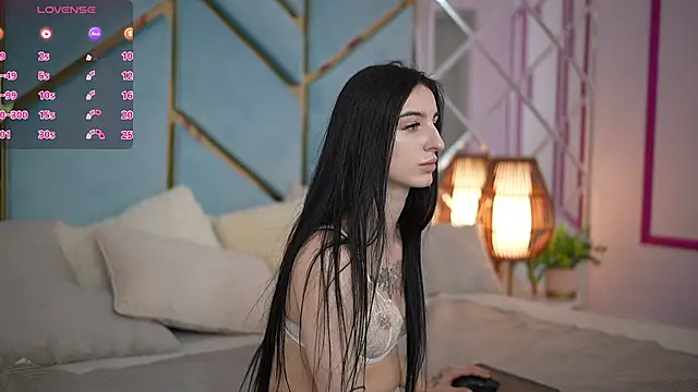 Snapshot of EmilyyMoon chatting on June 2026 06:19:01 AM EmilyyMoon online show from June 2026 06:19:01 AM