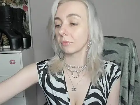Snapshot of velvetanne chatting on June 2026 06:35:01 AM velvetanne online show from June 2026 06:35:01 AM