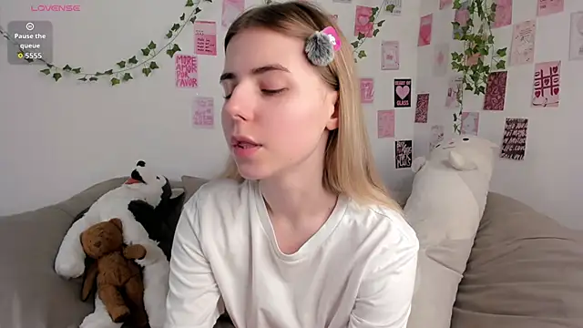 Snapshot of Honey_Lia chatting on June 2026 10:29:01 AM Honey Lia online show from June 2026 10:29:01 AM