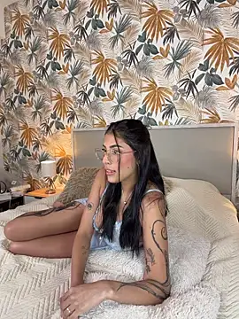 Snapshot of ChloeBellucci chatting on June 2026 07:43:01 AM ChloeBellucci online show from June 2026 07:43:01 AM