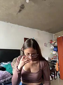 Snapshot of aria_rousse3 chatting on May 2026 03:18:01 PM aria rousse3 online show from May 2026 03:18:01 PM