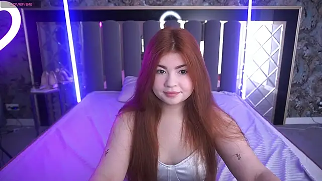 Snapshot of RosaAmour chatting on June 2026 05:28:02 AM RosaAmour online show from June 2026 05:28:02 AM