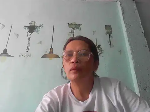 Snapshot of momshe2026 chatting on June 2026 07:10:01 AM momshe2026 online show from June 2026 07:10:01 AM