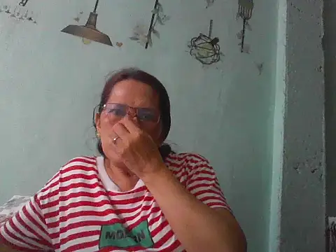 Snapshot of momshe2026 chatting on June 2026 07:55:01 AM momshe2026 online show from June 2026 07:55:01 AM