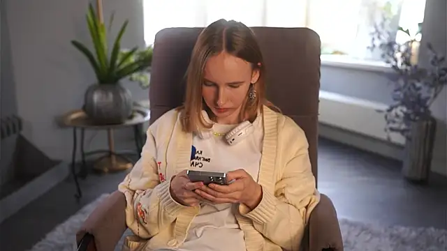 HelaineLube online show from May 2026 11:40:01 AM
