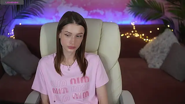 SophiaDream  online show from May 2026 01:28:01 PM