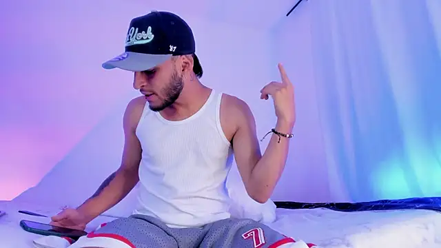 Snapshot of _Kevin_xxx chatting on January 2025 01:19:01 PM Kevin xxx online show from January 2025 01:19:01 PM