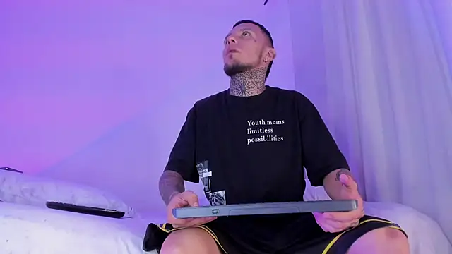 Snapshot of _Kevin_xxx chatting on March 2025 01:03:02 PM Kevin xxx online show from March 2025 01:03:02 PM