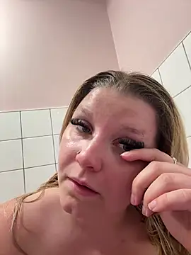 Snapshot of LucieLouBabe chatting on June 2026 10:33:02 PM LucieLouBabe online show from June 2026 10:33:02 PM