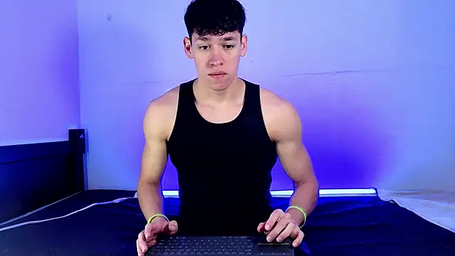 Snapshot of Luke_Muscle chatting on May 2026 12:35:02 PM Luke Muscle online show from May 2026 12:35:02 PM