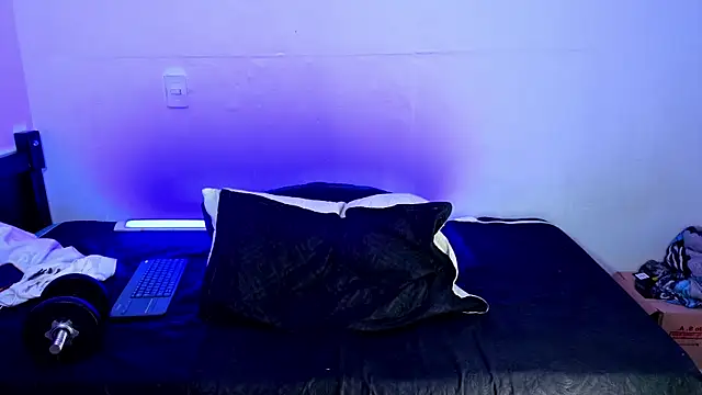Snapshot of Luke_Muscle chatting on June 2026 01:54:02 AM Luke Muscle online show from June 2026 01:54:02 AM