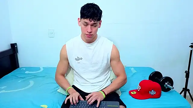 Snapshot of Luke_Muscle chatting on June 2026 02:26:02 PM Luke Muscle online show from June 2026 02:26:02 PM