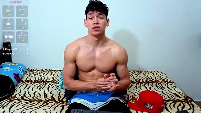 Snapshot of Luke_Muscle chatting on June 2026 02:20:02 PM Luke Muscle online show from June 2026 02:20:02 PM
