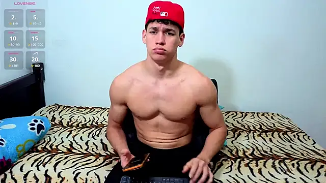 Snapshot of Luke_Muscle chatting on June 2026 01:14:01 AM Luke Muscle online show from June 2026 01:14:01 AM