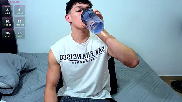 Snapshot of Luke_Muscle chatting on July 2026 11:00:01 PM Luke Muscle online show from July 2026 11:00:01 PM