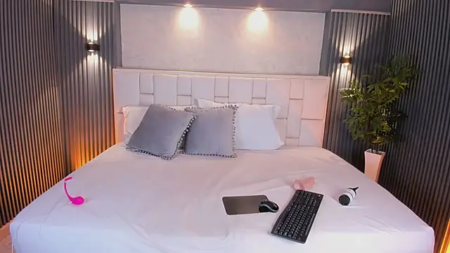 Snapshot of MadisonLema chatting on July 2026 04:18:02 AM MadisonLema online show from July 2026 04:18:02 AM