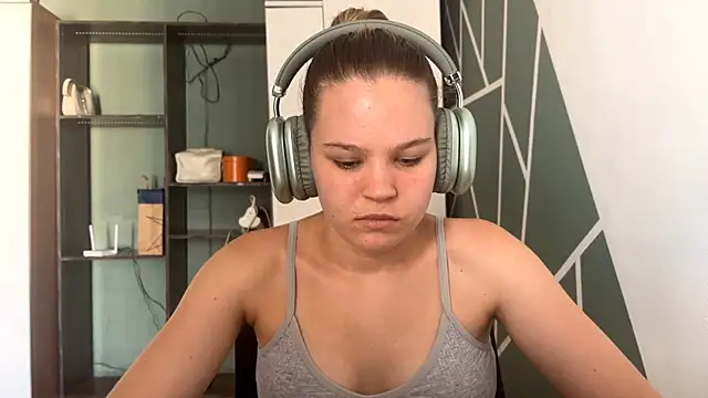 Snapshot of HellyRay chatting on July 2026 12:09:02 PM HellyRay online show from July 2026 12:09:02 PM
