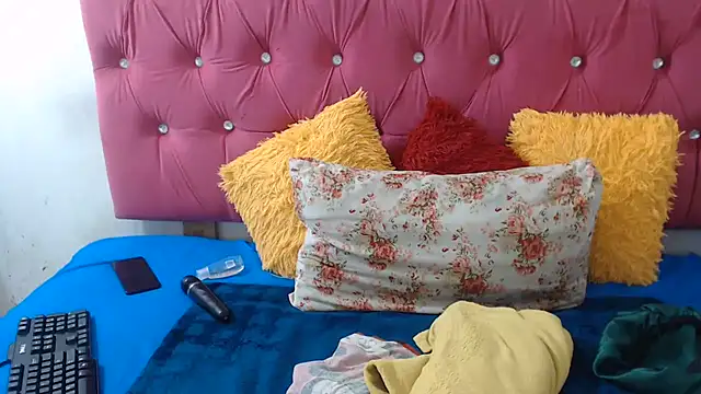 Snapshot of PEACHESX25x chatting on July 2026 04:31:01 PM PEACHESX25x online show from July 2026 04:31:01 PM