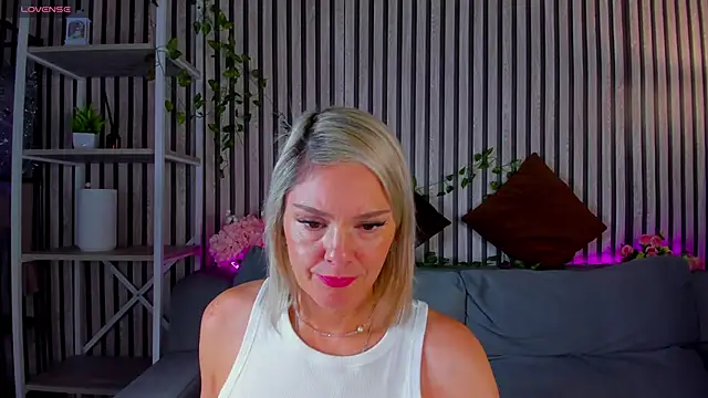 Snapshot of Betty_Brock chatting on June 2026 01:10:02 AM Betty Brock online show from June 2026 01:10:02 AM