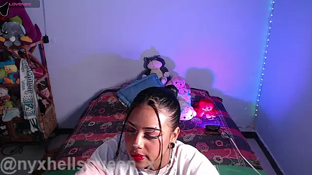 Snapshot of nyxhellsqueen_x chatting on July 2026 11:44:02 PM nyxhellsqueen x online show from July 2026 11:44:02 PM