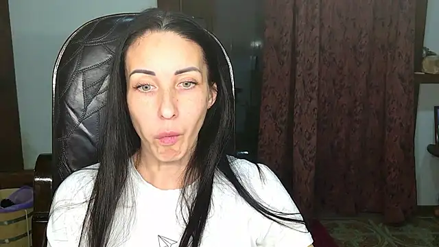 BouncySweety online show from November 2025 04:39:02 PM