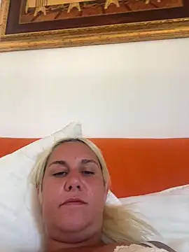 Snapshot of Sofia_beee chatting on July 2026 10:11:01 AM Sofia beee online show from July 2026 10:11:01 AM