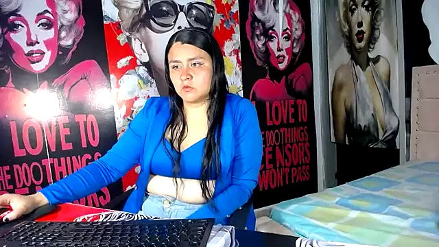 Snapshot of BaddieLuxe_ chatting on May 2026 10:20:01 AM BaddieLuxe online show from May 2026 10:20:01 AM