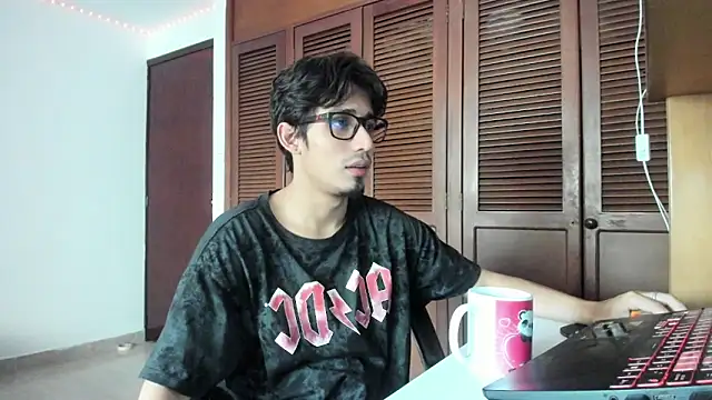 Snapshot of SrIncognito666 chatting on June 2026 11:03:01 AM SrIncognito666 online show from June 2026 11:03:01 AM