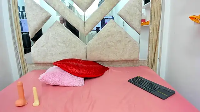 SophiaSamder online show from May 2026 10:28:02 PM