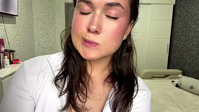 cuteshowy online show from June 2026 11:19:02 AM
