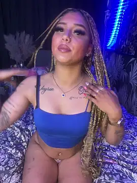YoungXylena online show from May 2026 06:05:02 PM