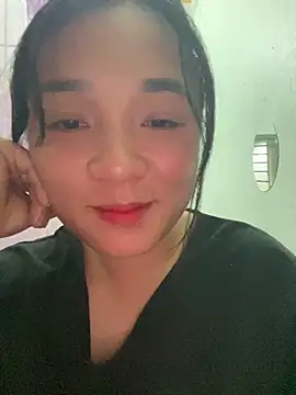 Snapshot of Luna-mi chatting on May 2026 12:46:01 PM Luna-mi online show from May 2026 12:46:01 PM