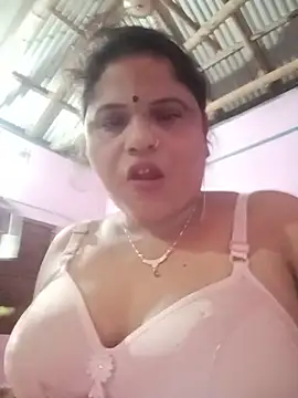 Snapshot of Maya_Vabi chatting on June 2026 02:28:01 PM Maya Vabi online show from June 2026 02:28:01 PM