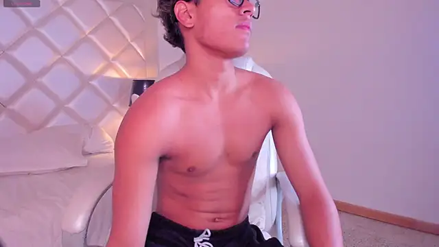MarcoDeluxxe online show from May 2026 11:40:02 AM