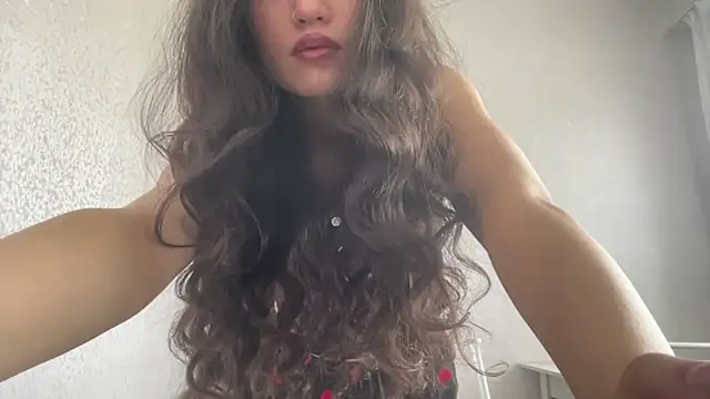 Snapshot of LisetteParajon chatting on June 2026 05:45:01 AM LisetteParajon online show from June 2026 05:45:01 AM