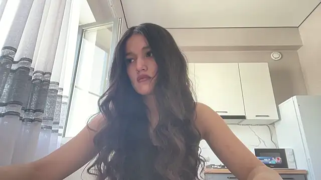 Snapshot of LisetteParajon chatting on June 2026 05:14:01 AM LisetteParajon online show from June 2026 05:14:01 AM
