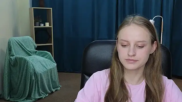 VinaNeslusan online show from May 2026 03:47:02 AM