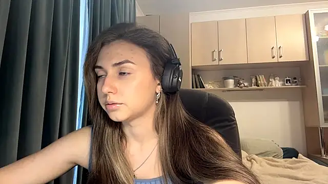 Snapshot of CameTruce chatting on June 2026 02:15:01 PM CameTruce online show from June 2026 02:15:01 PM