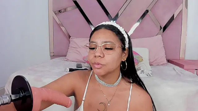 Snapshot of Chloe_ht chatting on June 2026 12:37:01 PM Chloe ht online show from June 2026 12:37:01 PM