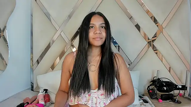 Snapshot of Chloe_ht chatting on June 2026 12:30:01 PM Chloe ht online show from June 2026 12:30:01 PM