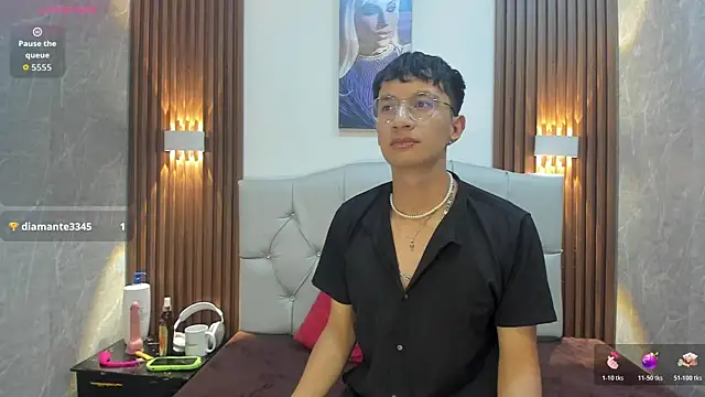 Julian Foxxx online show from May 2026 07:55:02 PM