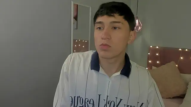 Snapshot of ryan_valentino chatting on July 2026 01:25:01 PM ryan valentino online show from July 2026 01:25:01 PM