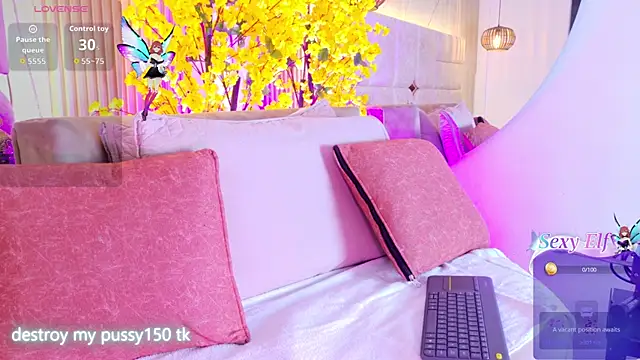 Snapshot of LalaVareela chatting on July 2026 07:19:02 PM LalaVareela online show from July 2026 07:19:02 PM