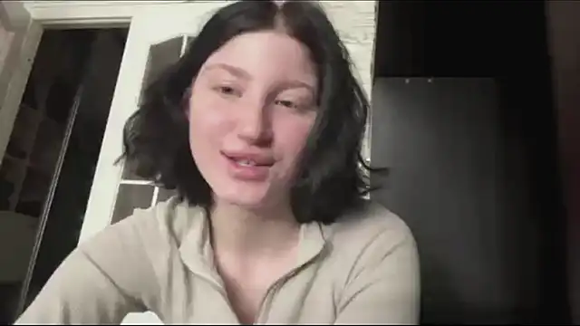 Snapshot of MckenzieOliver chatting on May 2026 07:59:02 AM MckenzieOliver online show from May 2026 07:59:02 AM