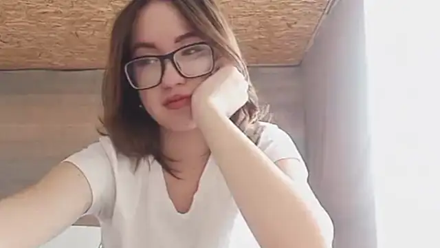 OliviaMoment online show from May 2026 09:17:01 AM