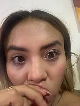Snapshot of IvannaNou chatting on May 2026 12:41:02 AM IvannaNou online show from May 2026 12:41:02 AM