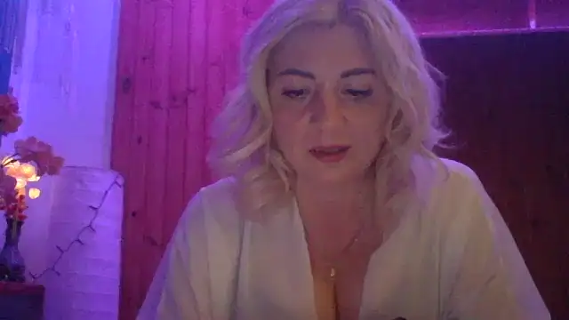 LunaaKiss online show from June 2026 10:11:02 PM