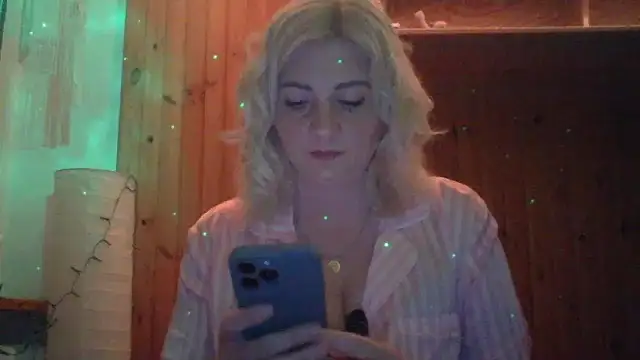 LunaaKiss online show from June 2026 10:15:02 PM